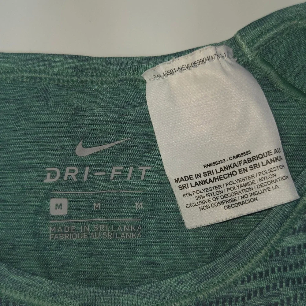Nike DriFIT Knit Running Top Women M Teal Green Long Sleeve Thumbhole 718582-392